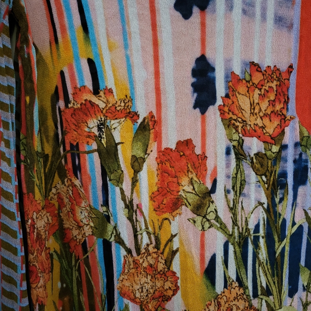 Floral and patterned top - Picture 2 of 7